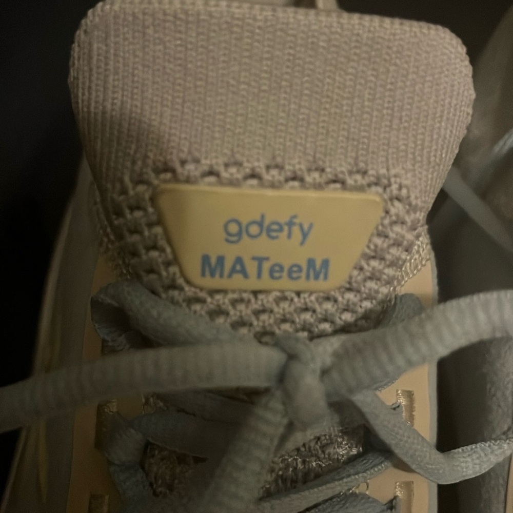 Gravity Gdefy comfort for long hours. Includes corrective fit soles(new)